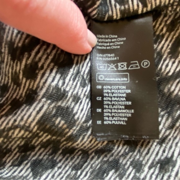 H&M Textured Long Sleeved Dress w/Pockets in Black & White Size Small (EUC) - Picture 15 of 16